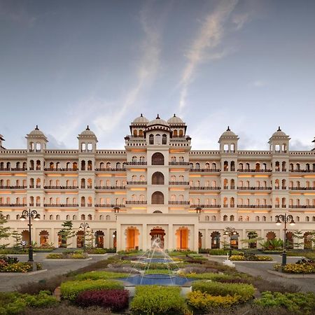 Uday Palace Navsari, A Member Of Radisson Individuals Eksteriør billede