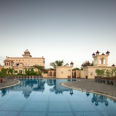 Uday Palace Navsari, A Member Of Radisson Individuals Eksteriør billede