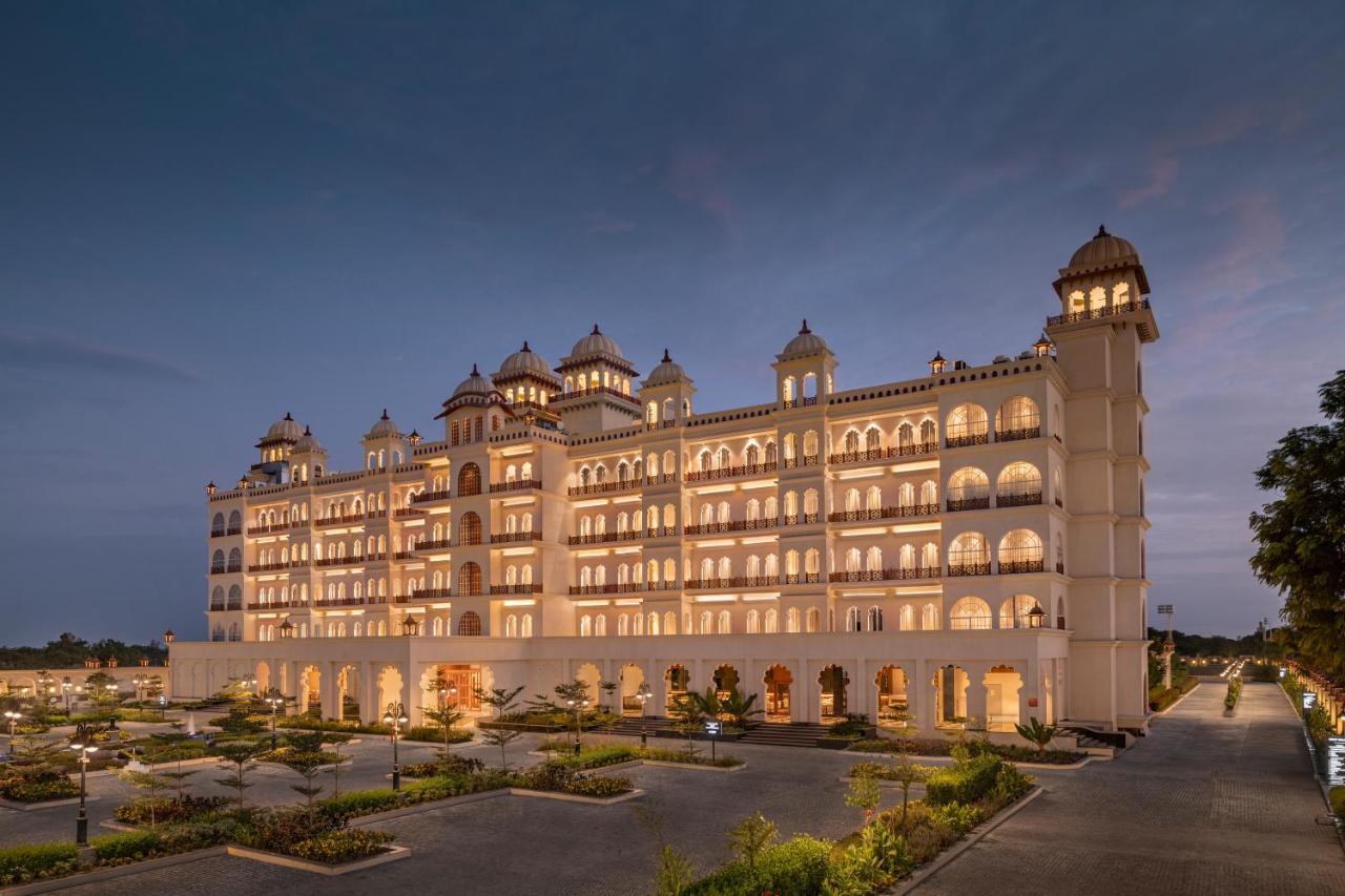 Uday Palace Navsari, A Member Of Radisson Individuals Eksteriør billede