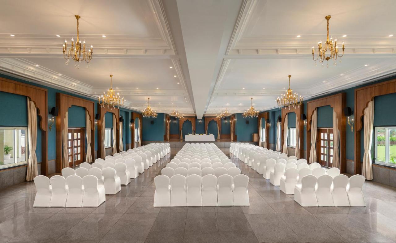 Uday Palace Navsari, A Member Of Radisson Individuals Eksteriør billede