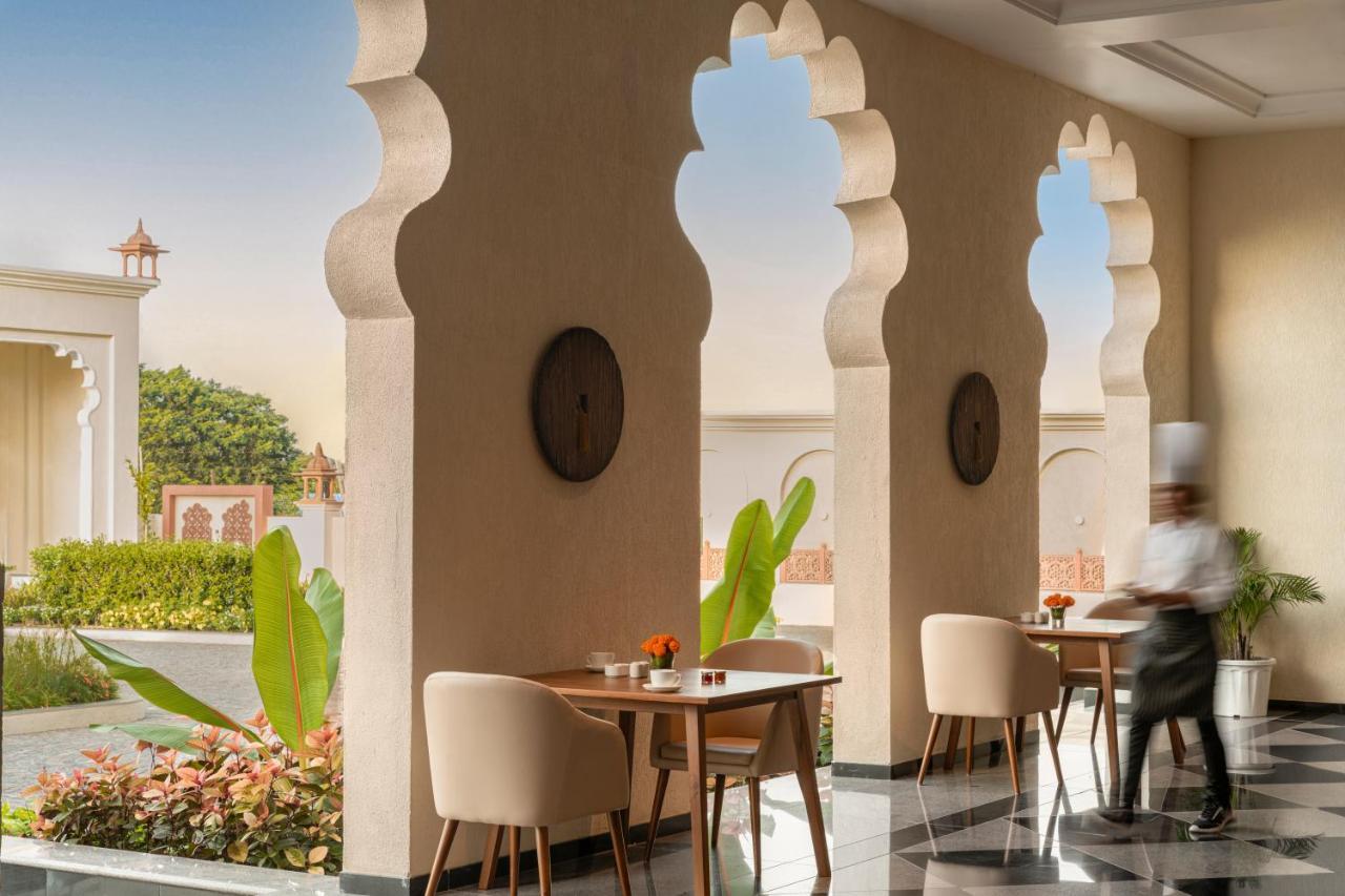 Uday Palace Navsari, A Member Of Radisson Individuals Eksteriør billede