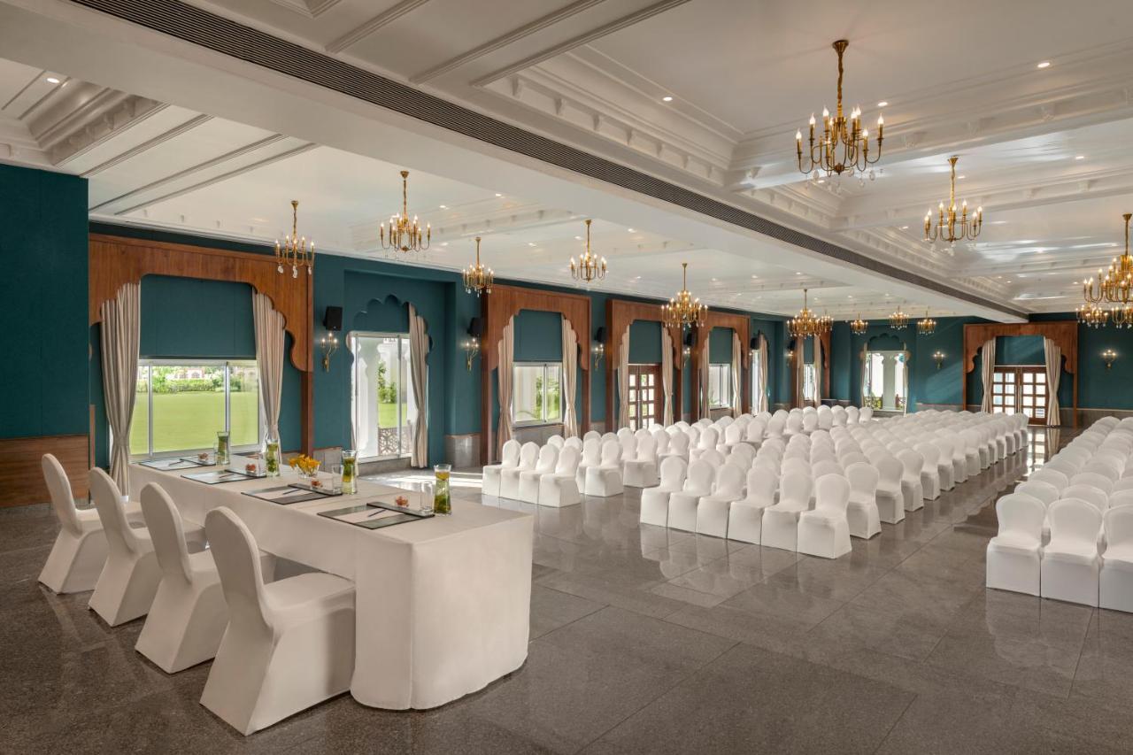 Uday Palace Navsari, A Member Of Radisson Individuals Eksteriør billede