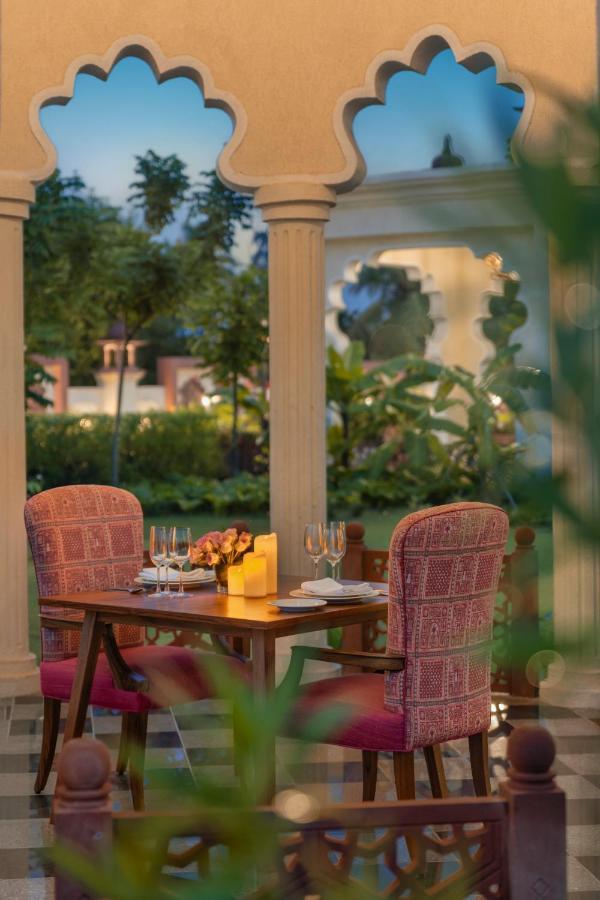 Uday Palace Navsari, A Member Of Radisson Individuals Eksteriør billede