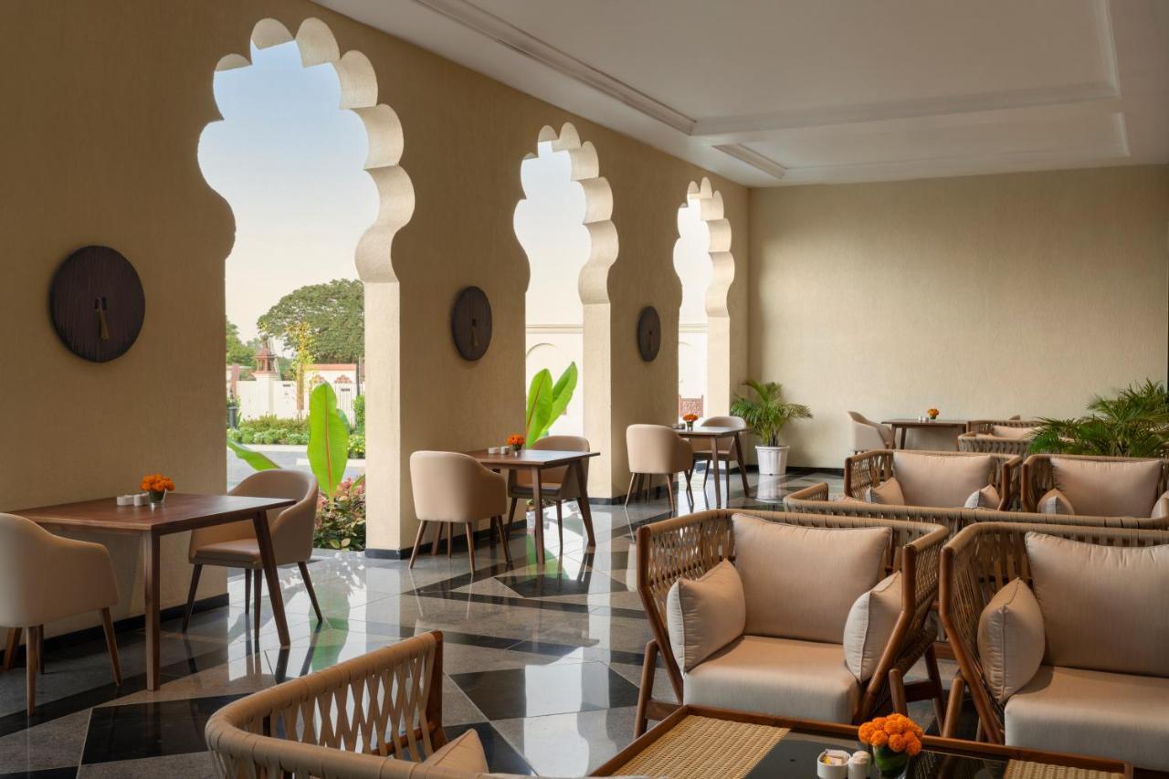 Uday Palace Navsari, A Member Of Radisson Individuals Eksteriør billede