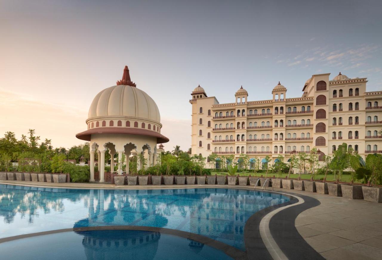 Uday Palace Navsari, A Member Of Radisson Individuals Eksteriør billede