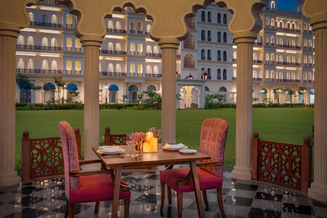 Uday Palace Navsari, A Member Of Radisson Individuals Eksteriør billede